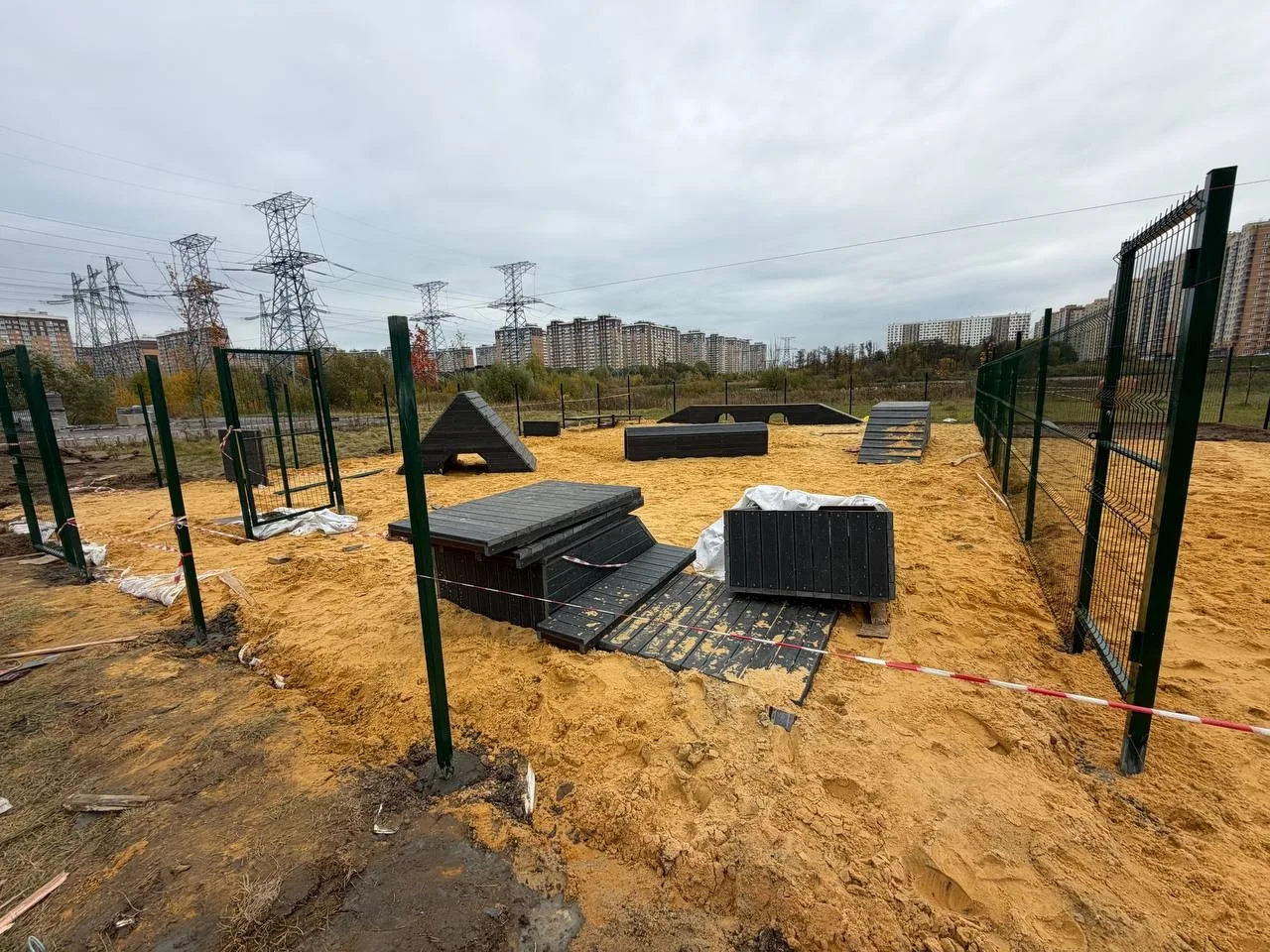 🛠Площадка для выгула собак в парке Дружбы.