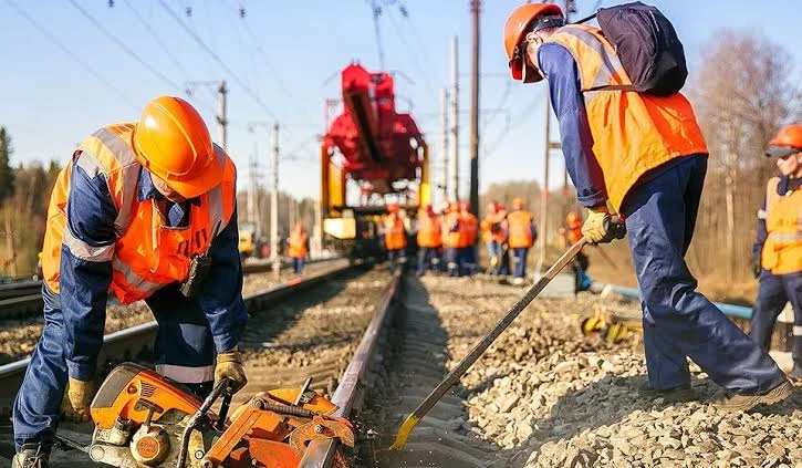 Монтёры пути в бригаду — СПб