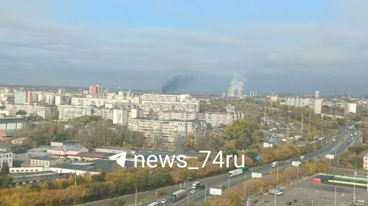 В районе ЧГРЭС, возможно, что-то горит — высокий столб черного дыма виден из центра. Вы...