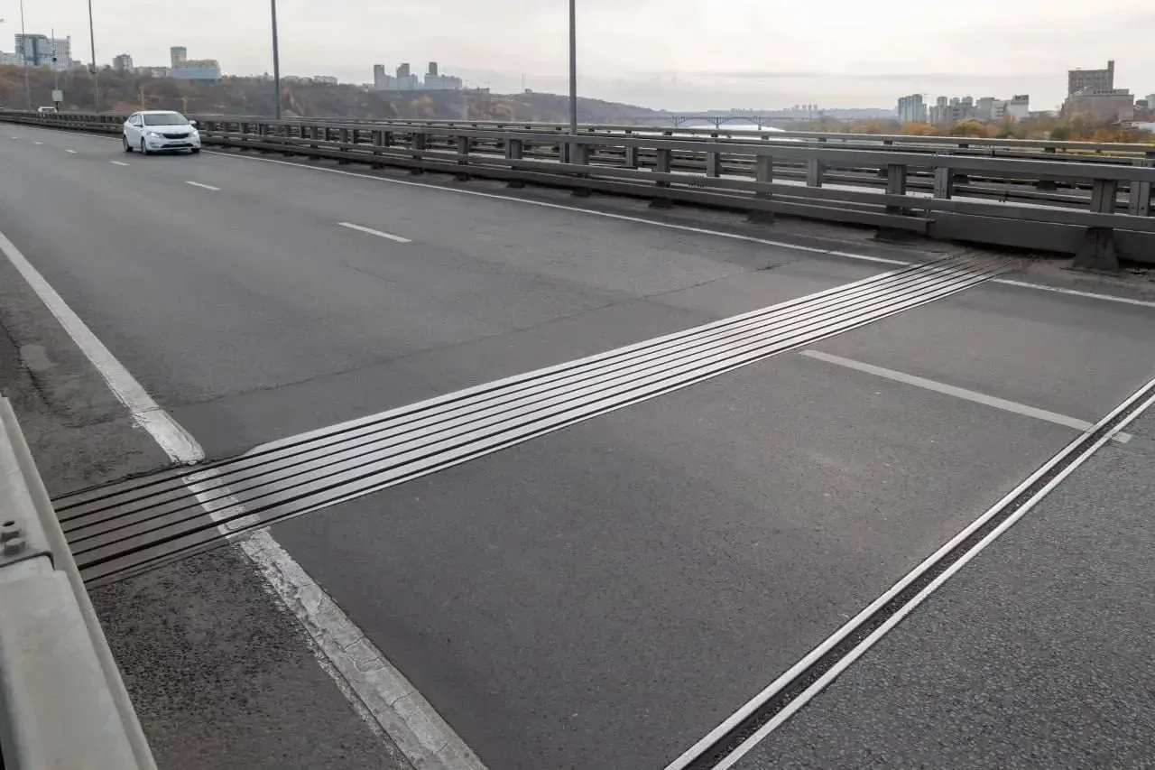🚧 Готовимся к пробкам — на метромосту ограничат движение из-за ремонта