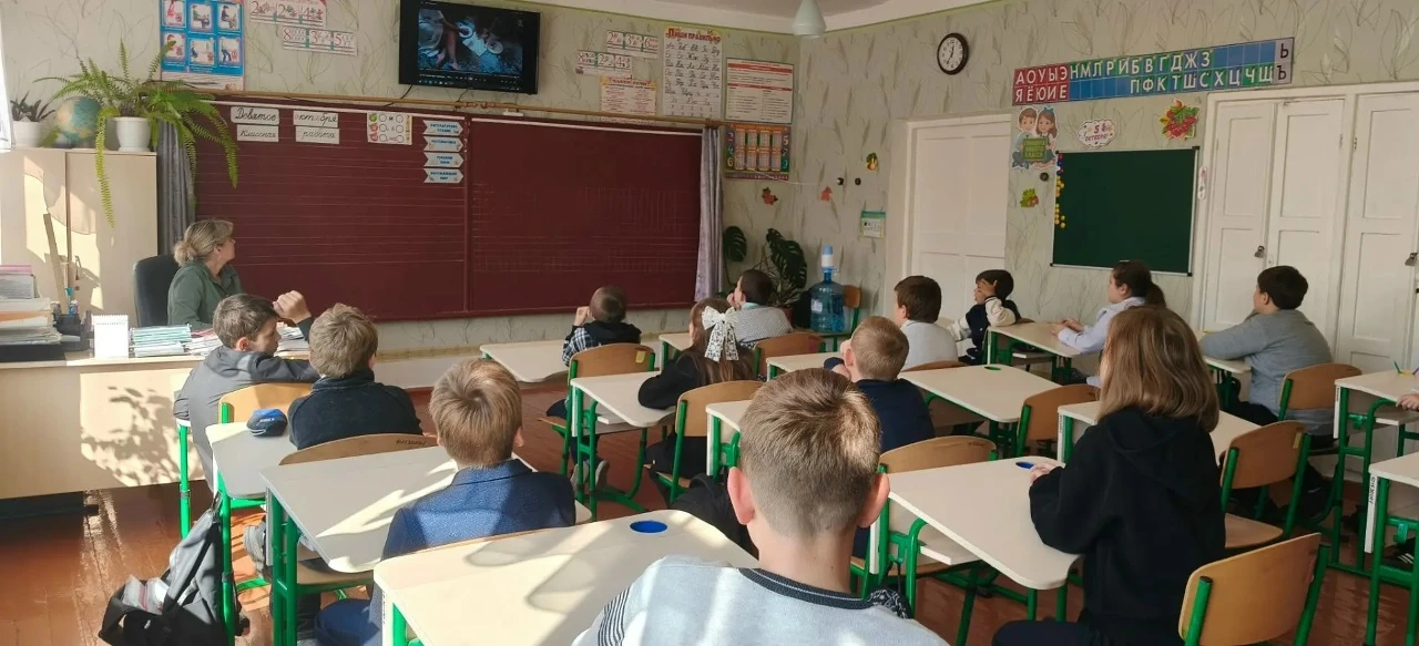 9 октября на занятии "Орлята России" в гостях у четвероклассников библиотекарь филиала ...