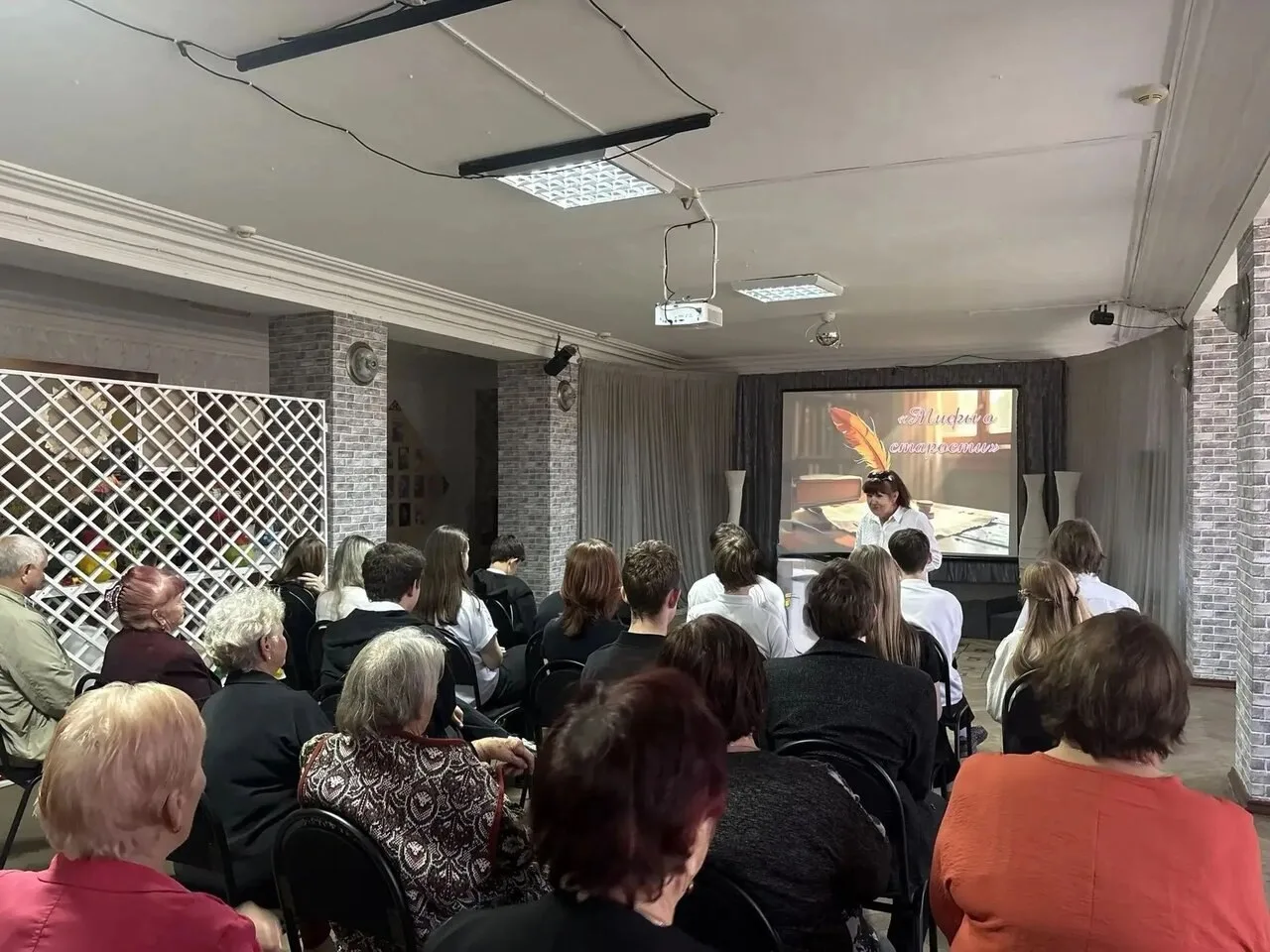 В Мирненском ДК прошла лекция-беседа для старшего поколения "Мифы о старости".