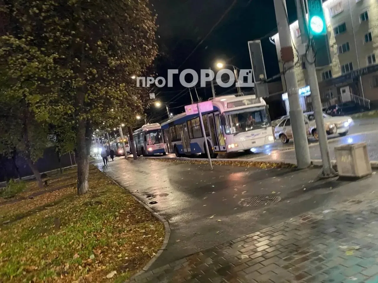 На пересечении Октябрьского проспекта и улицы Московской столкнулись Лада и длинномер в...