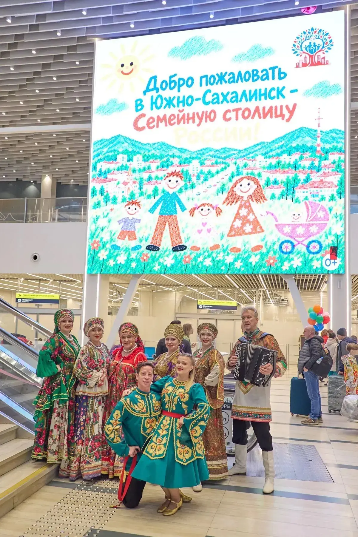 Южно-Сахалинск — семейная столица России. Теперь это видно по всему городу! ❤️😍