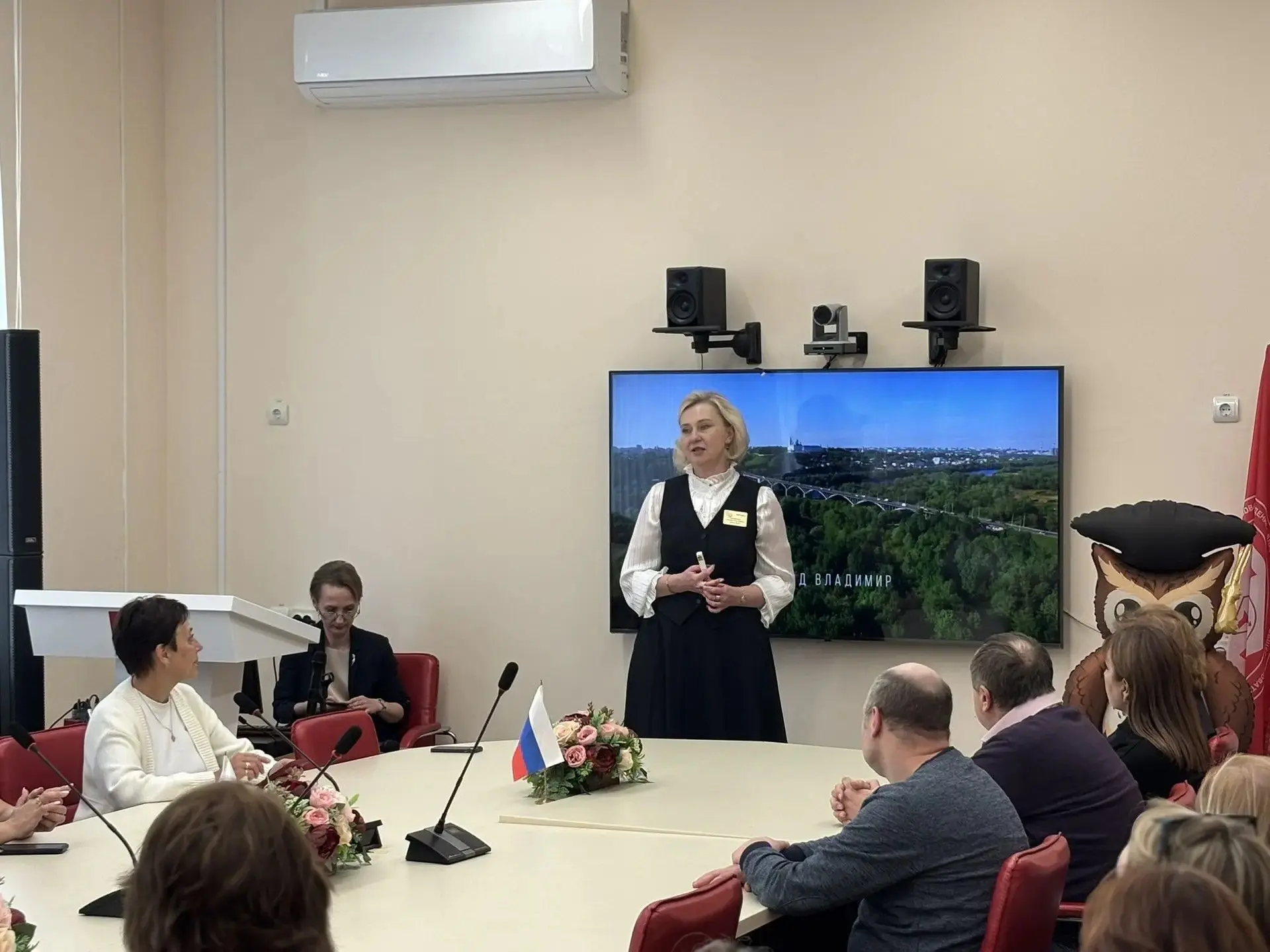 Большая делегация сотрудников Ярославского института развития образования и руководител...