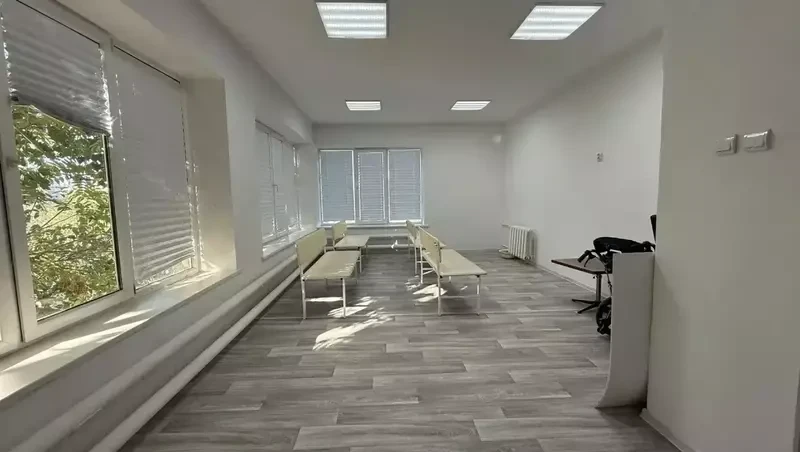 🏥 Пока одни ждут бюджетных миллионов, в Камызяке ремонтируют больницу за свои