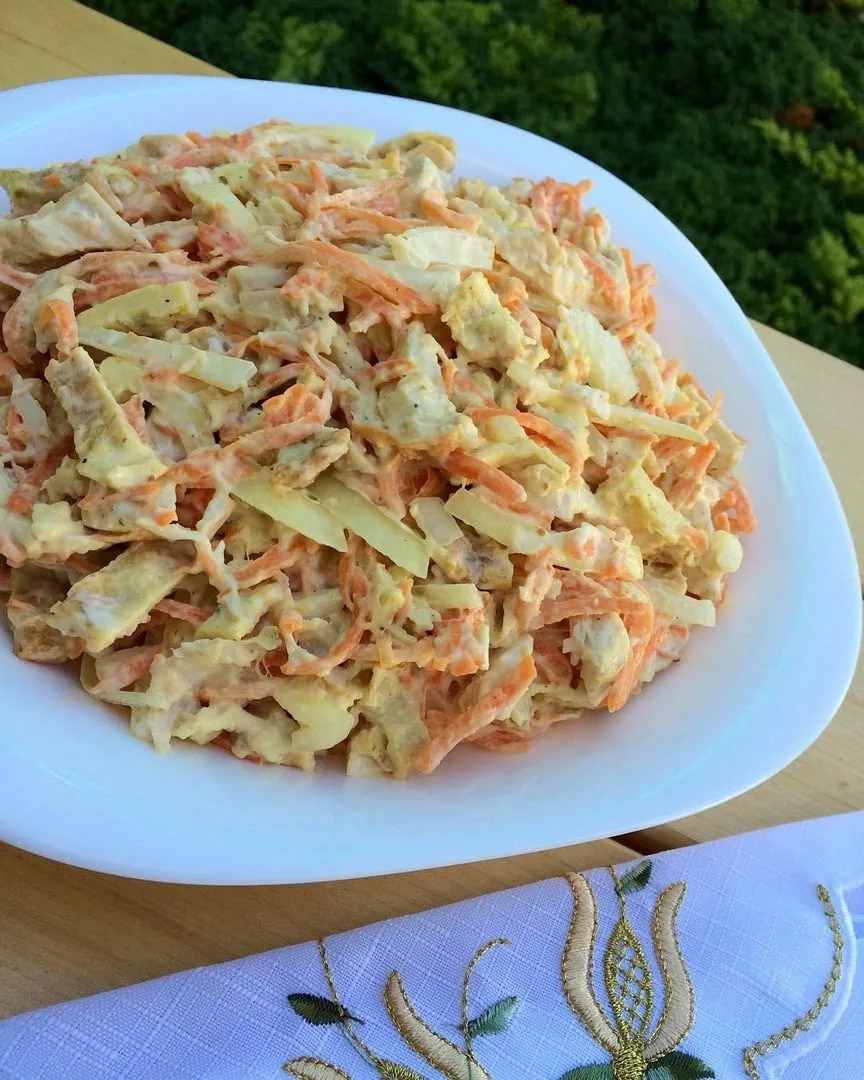 Омлетный салат с курицей и корейской морковью 🥕