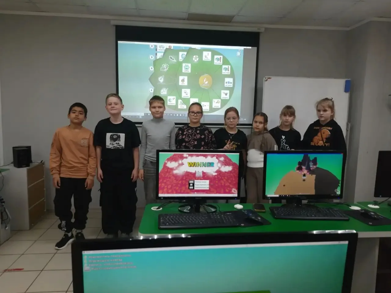 Дети очень любят играть в игры на гаджетах.