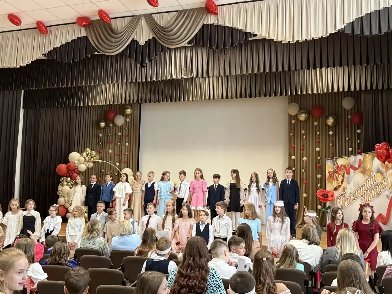 🔔Отзвенели последние звонки для выпускников начальной школы.