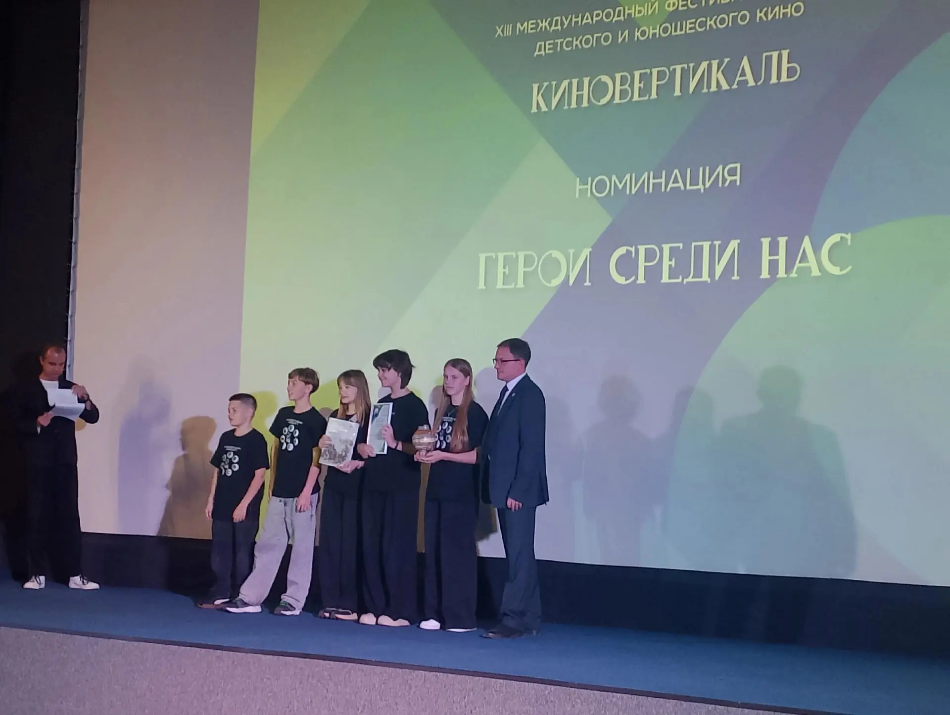 Триумфаторов "Киновертикали" сегодня награждает и руководитель регионального филиала фо...