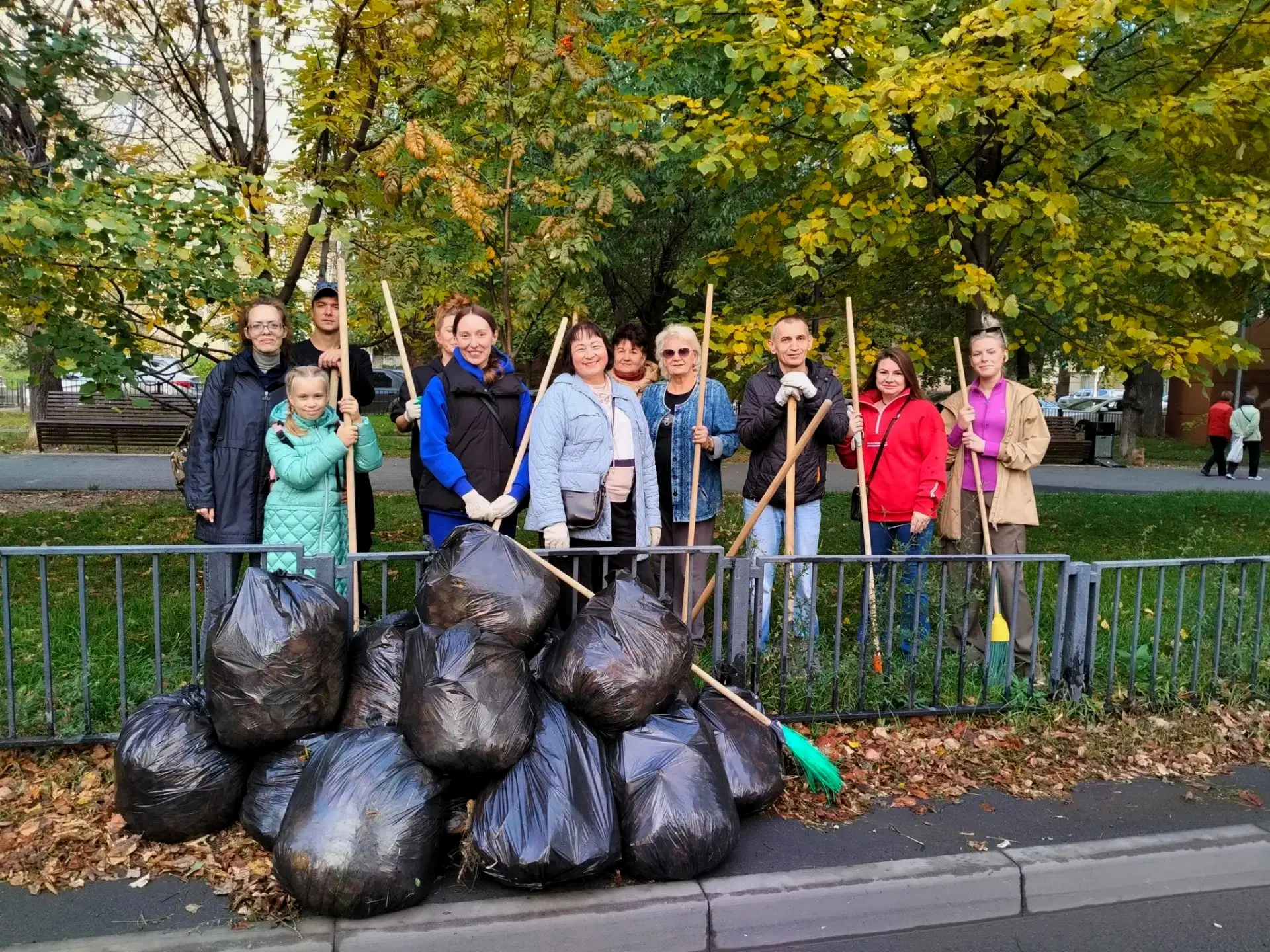 🍂🍁 Осенним утром прошёл субботник!