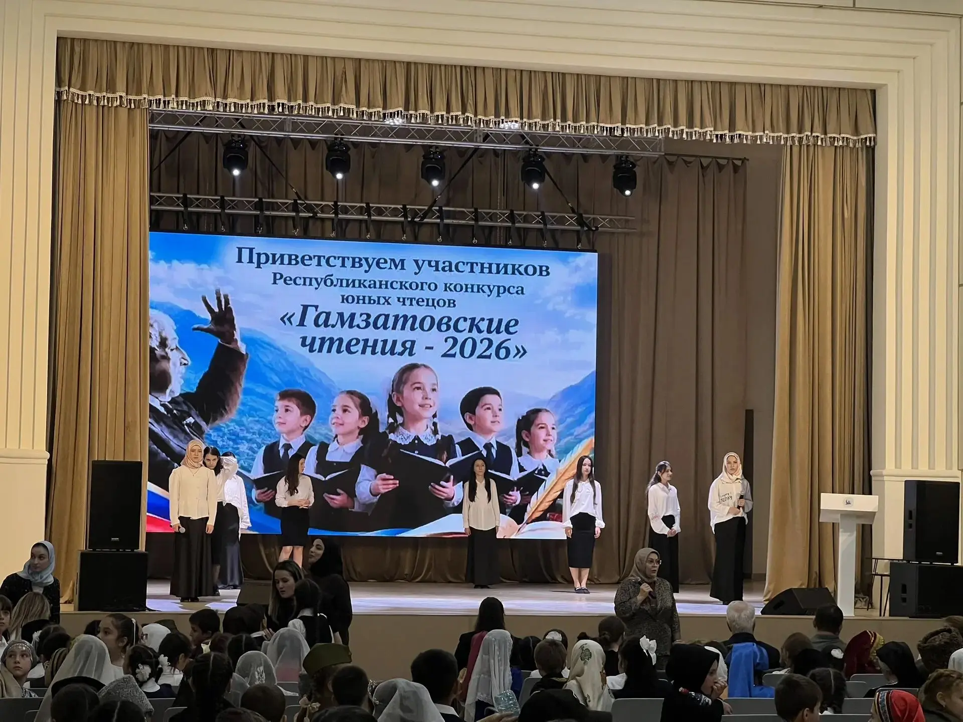 Сегодня наши маленькие красавицы приняли участие в Республиканском конкурсе юных читате...