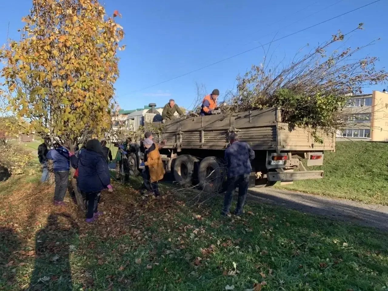 В Мамадыше навели порядок в Парке Победы и на улице Азина
