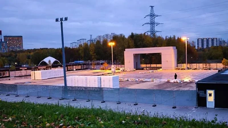 ⛸ В парке «Митино» начали готовить каток «Льдинка» к зиме
