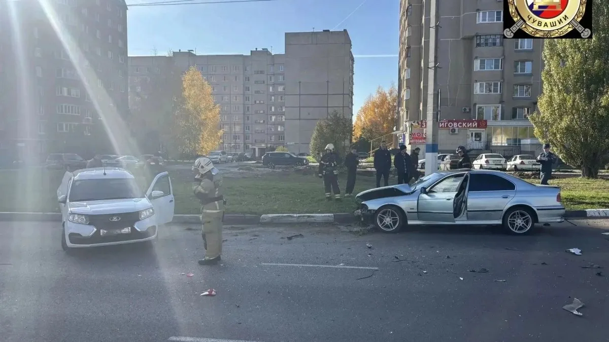 В Новочебоксарске утреннее ДТП на Советской улице закончилось поездкой в больницу для о...
