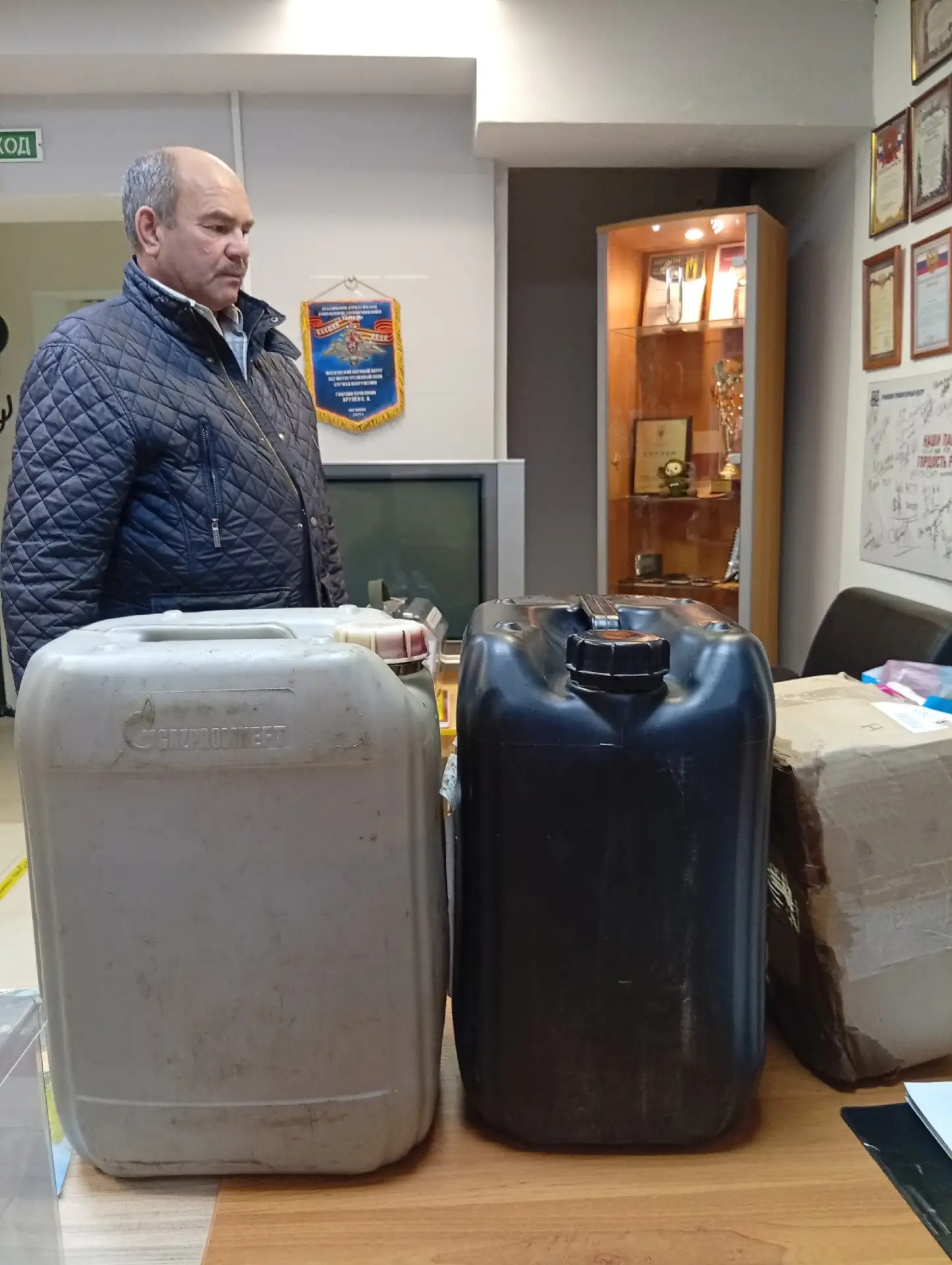 Наш волонтёр Владимир Николаевич ❤️ передал по запросам наших бойцов  ::