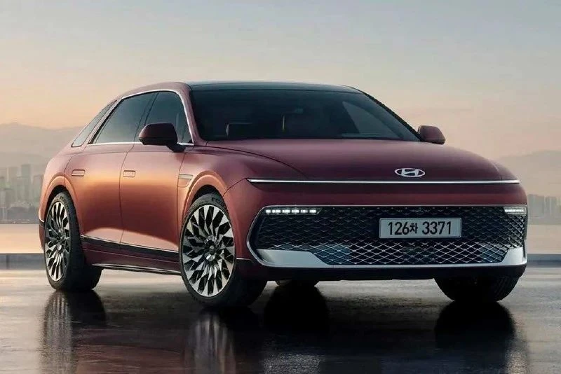 Корейцы представили обновленную версию седана Hyundai Grandeur.