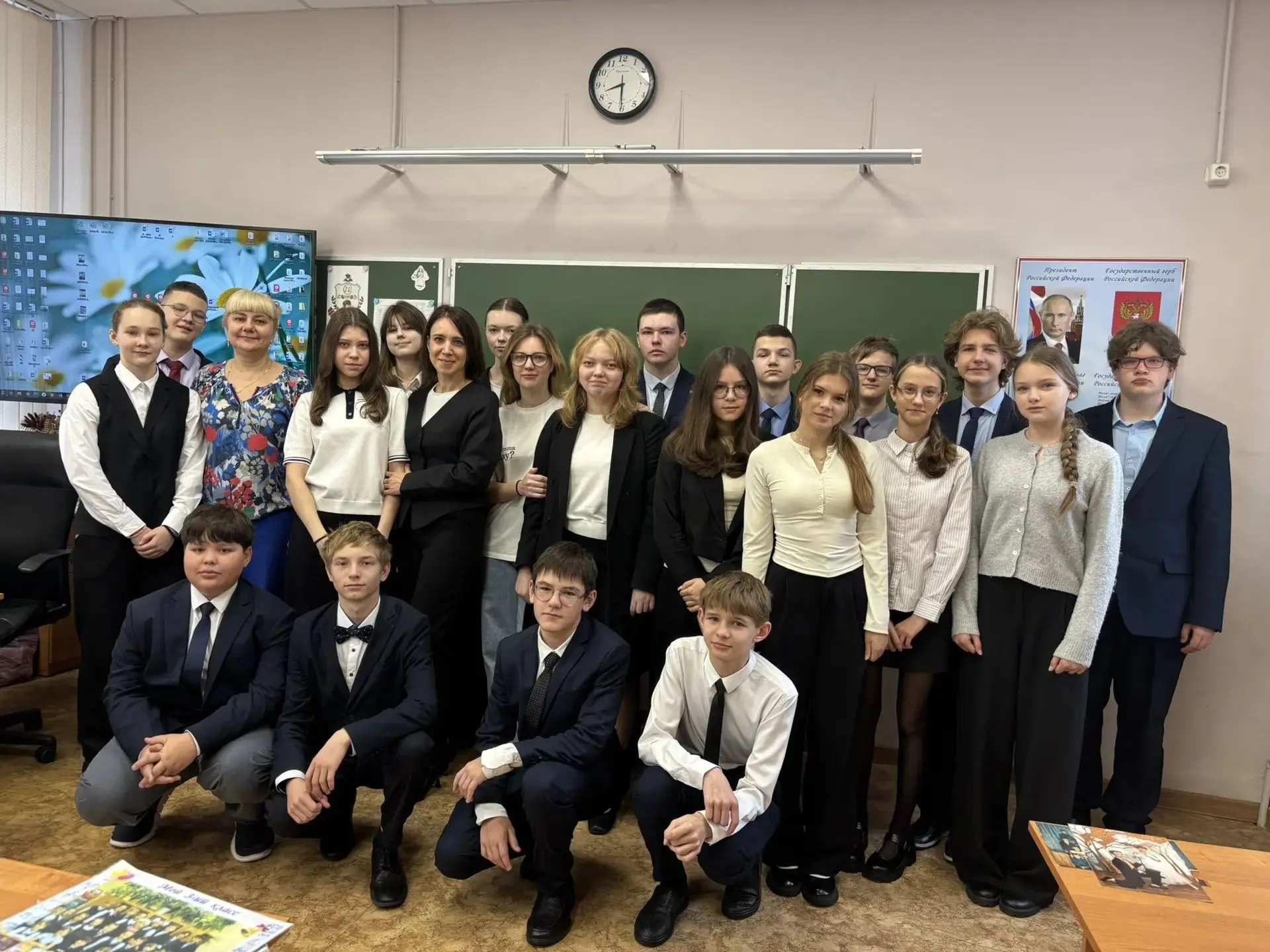 Гостями сегодняшнего классного часа в 8 «Б» классе были выпускницы лицея разных лет. Лю...