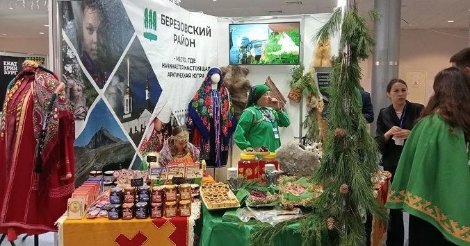 Экспозиции Малайзии, Венгрии, Индии, Китая, Узбекистана, а также многих российских реги...