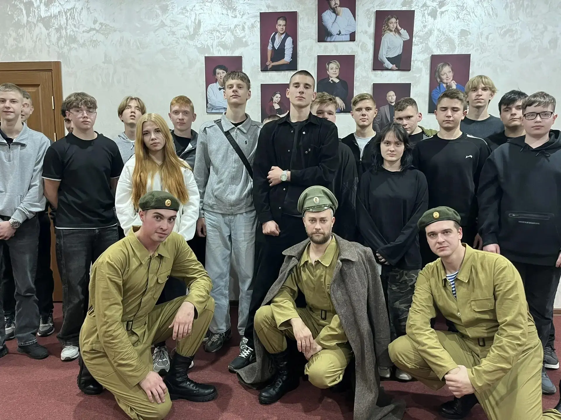 🎭Театр как урок памяти: студенты группы ТМ‑26 посмотрели «Василия Тёркина»