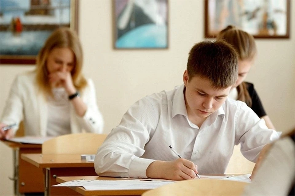 В Белгородской области 2 декабря выпускники напишут итоговое сочинение и изложение. Доп...