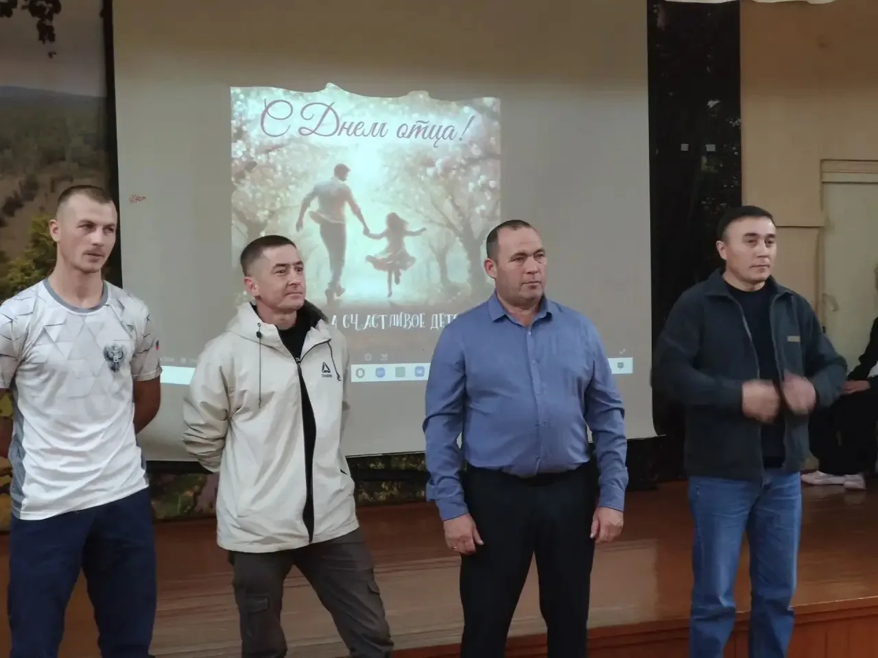 С праздником, дорогие папы! ❤️