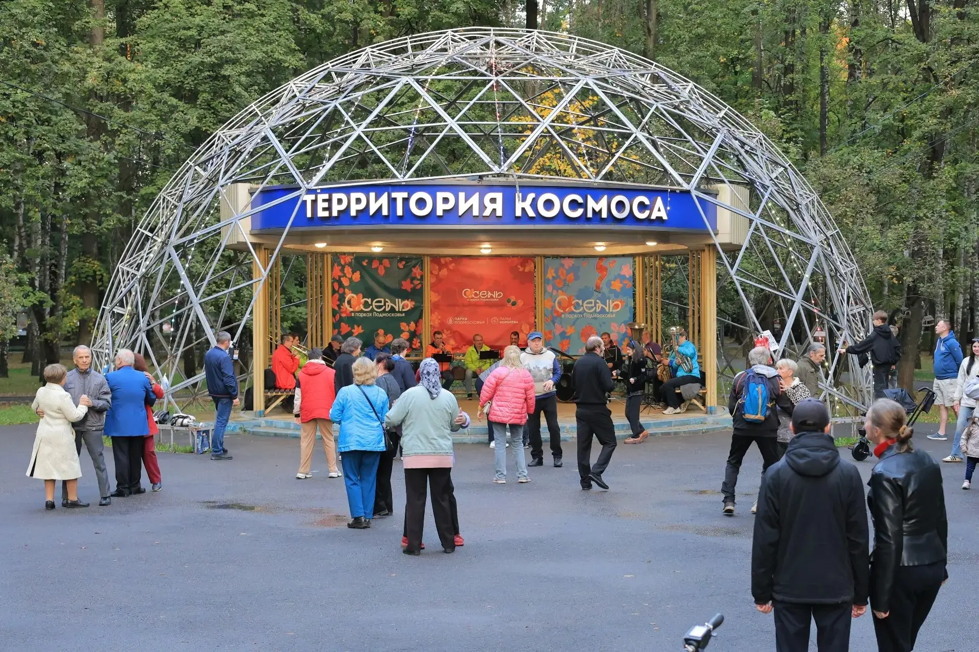 🏛 Деревянный кинотеатр и шахматные баттлы: что стояло на месте нашей Ротонды?