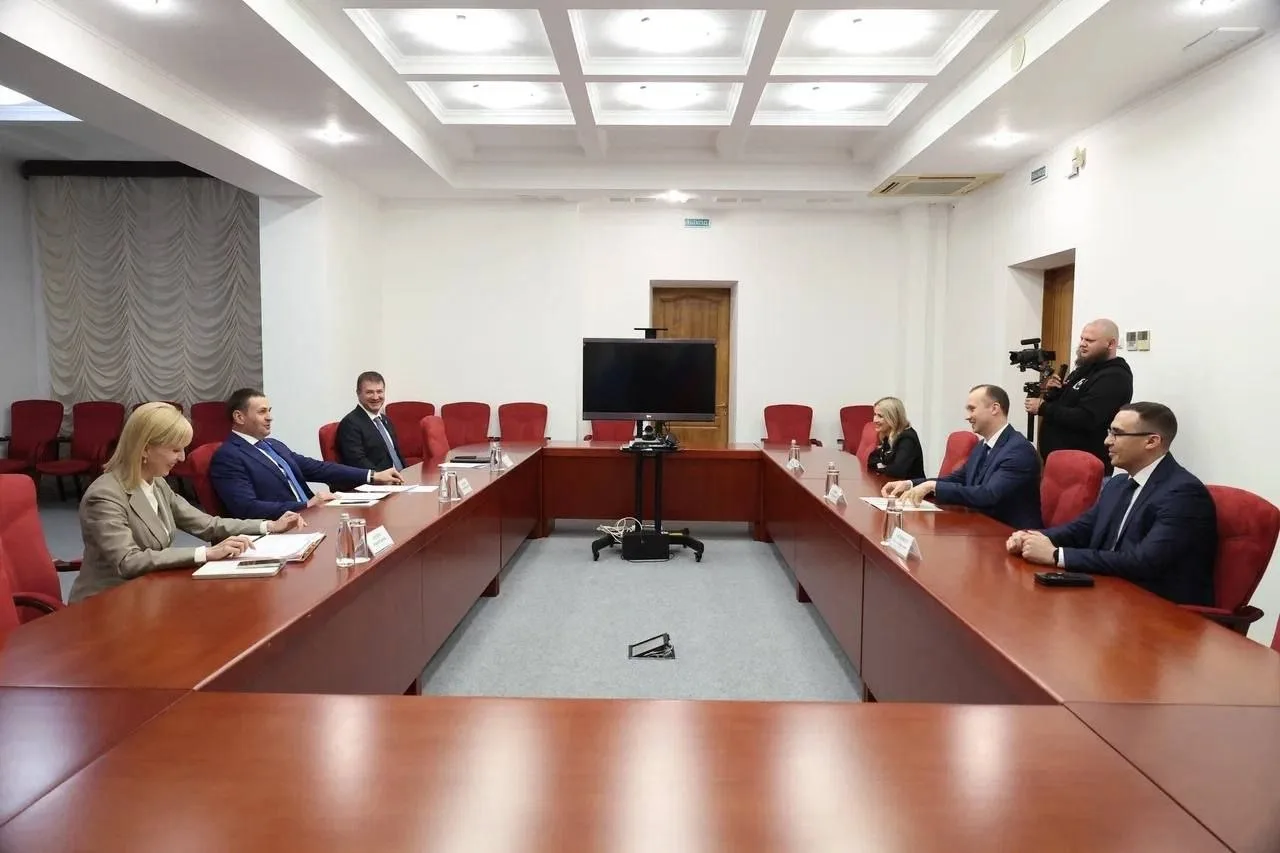 ⚡️ Геннадий Магазинов представил губернатору Хабаровского края нового руководителя реги...