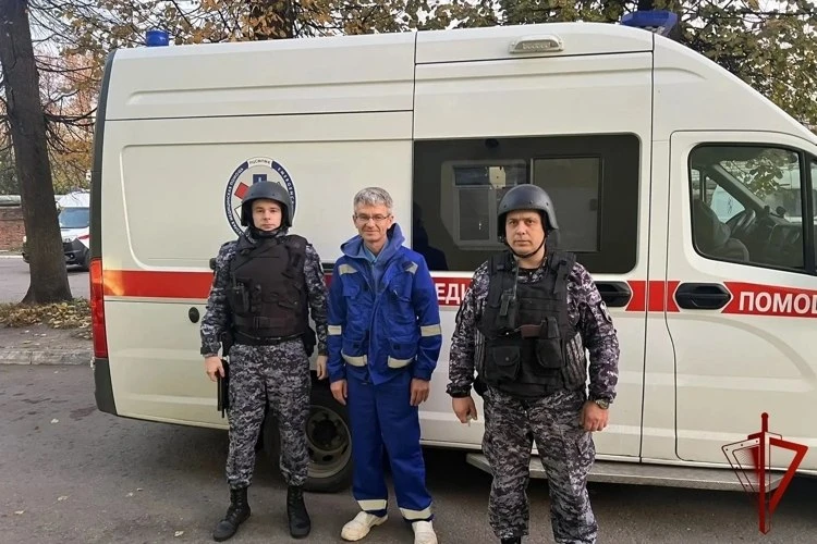 Неадекватный калужанин напал на сотрудников скорой с битой и ножом