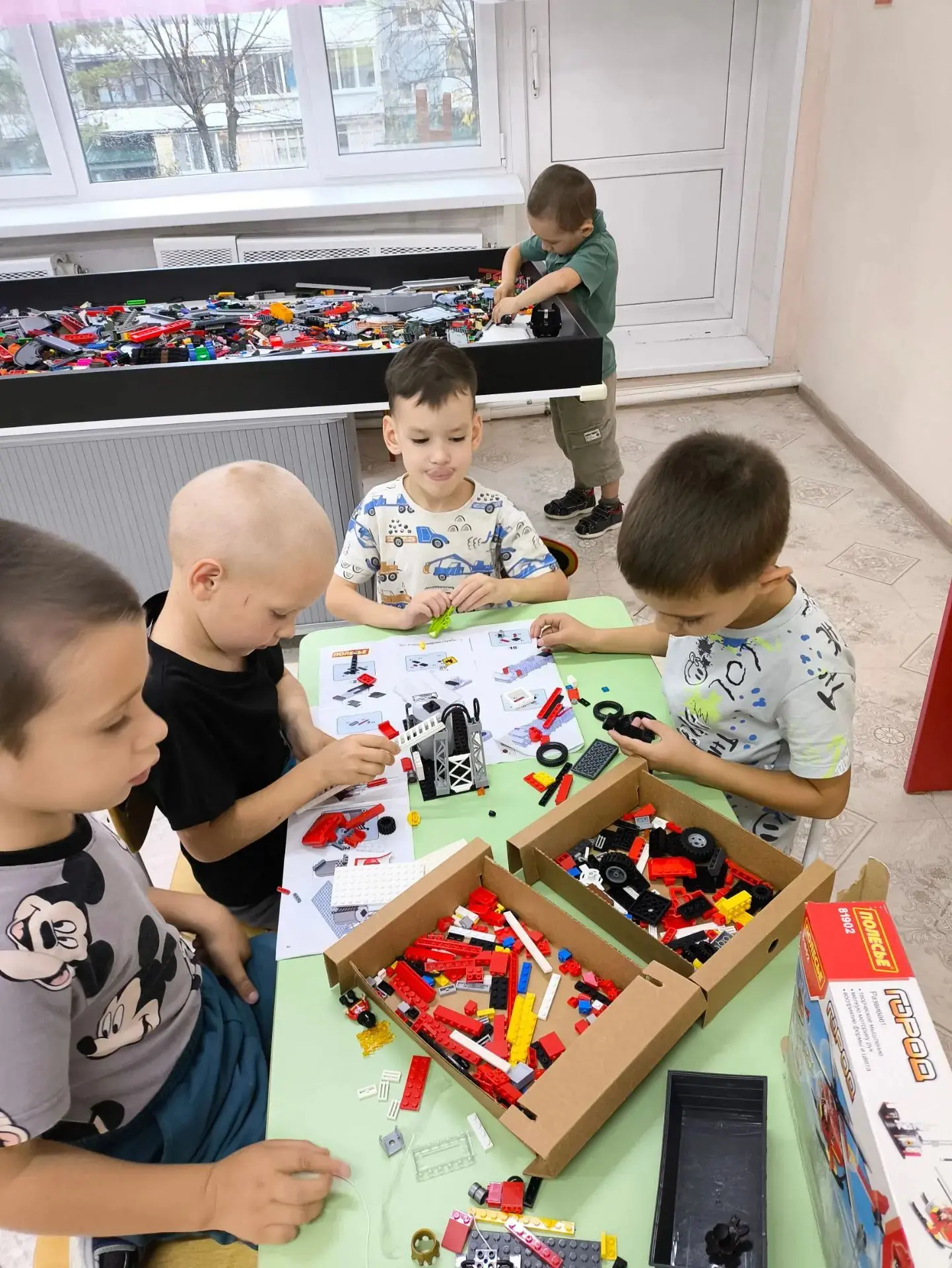 🌧 Вчера погода не позволила дошкольникам погулять на улице, но зато у ребят старшей гр...