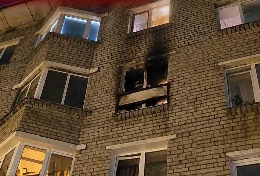 В Приморском районе двое мужчин пострадали в результате пожара.
