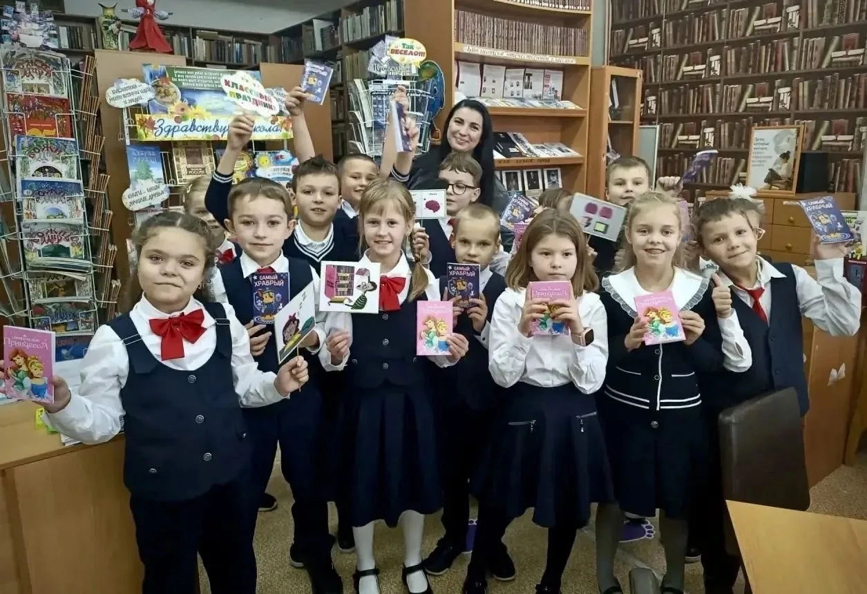 📚Празднуем Всероссийский день чтения в нашей школьной библиотеке! Сегодня все второкла...