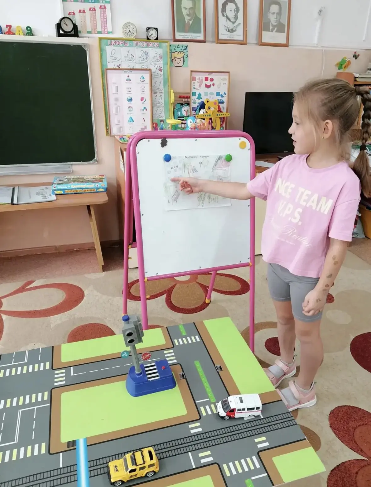 Родителей вместе с детьми из нашей подготовительной группы "Знайки"попросили изготовить...