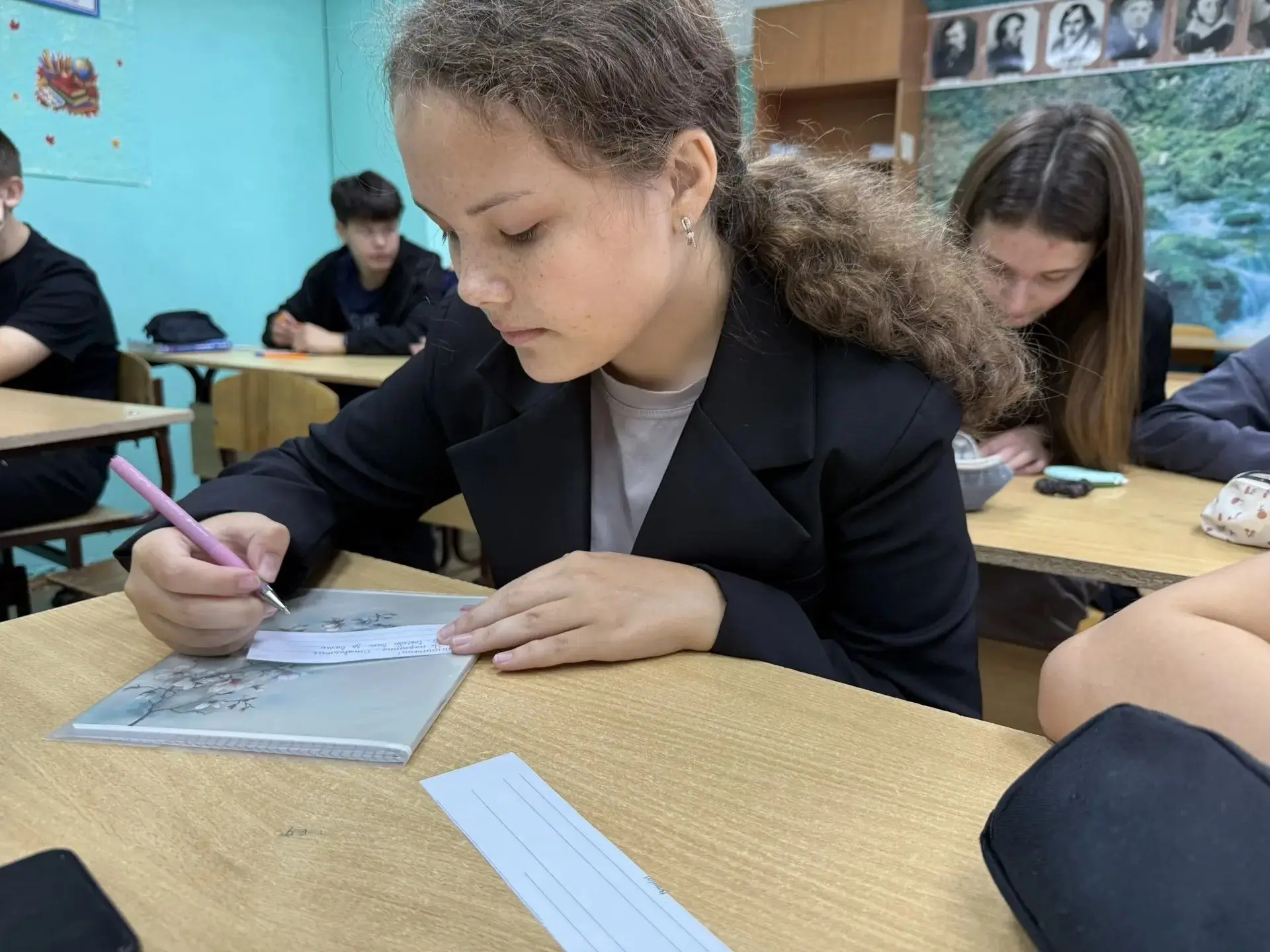 💥В школе номер один прошла трогательная акция ко Дню учителя.