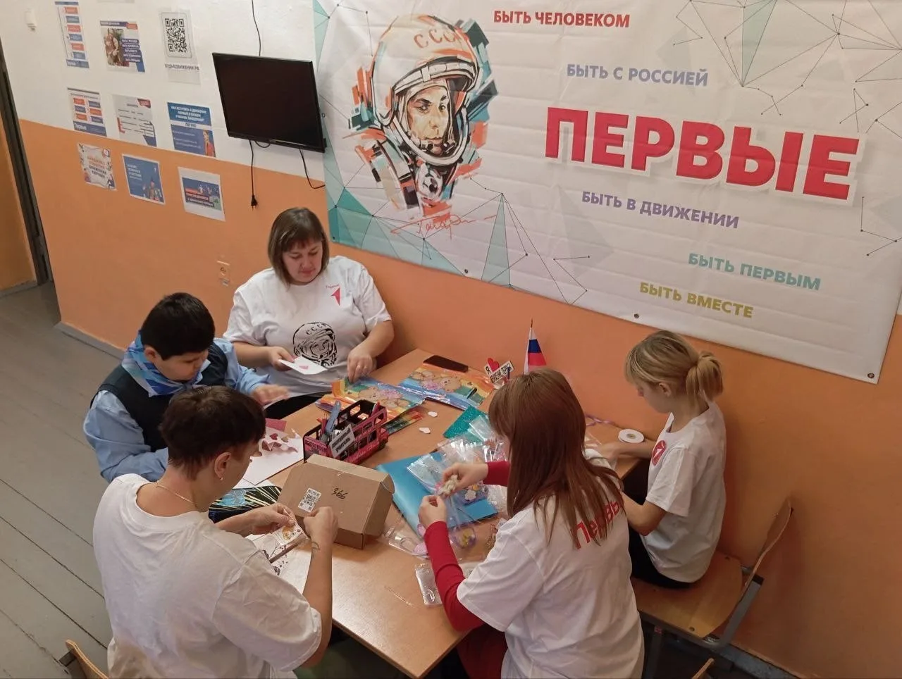 Сейчас настало время, когда особенно важно быть дружными. Мы должны чувствовать локоть ...