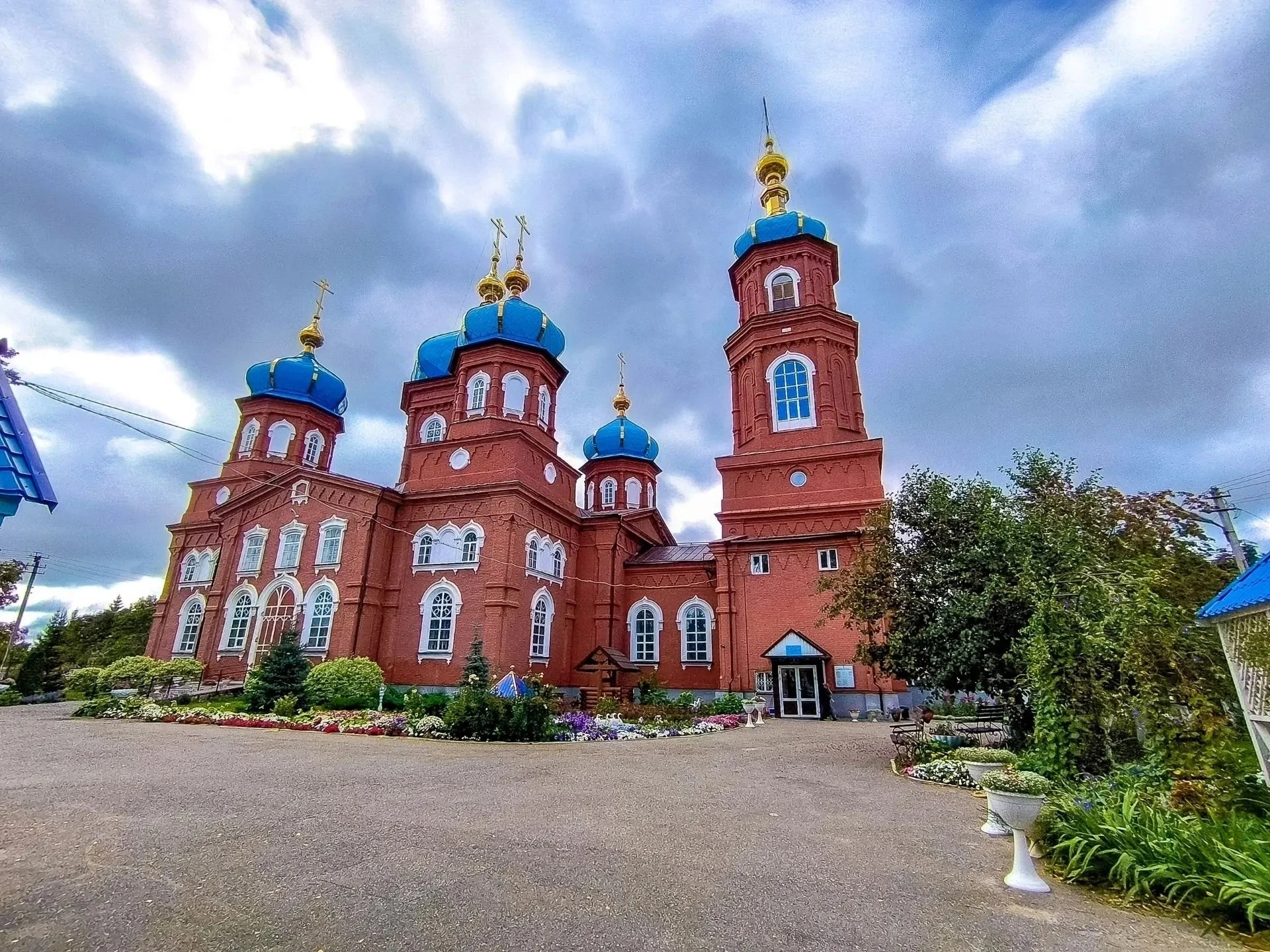 Праздничное богослужение в Покровском храме