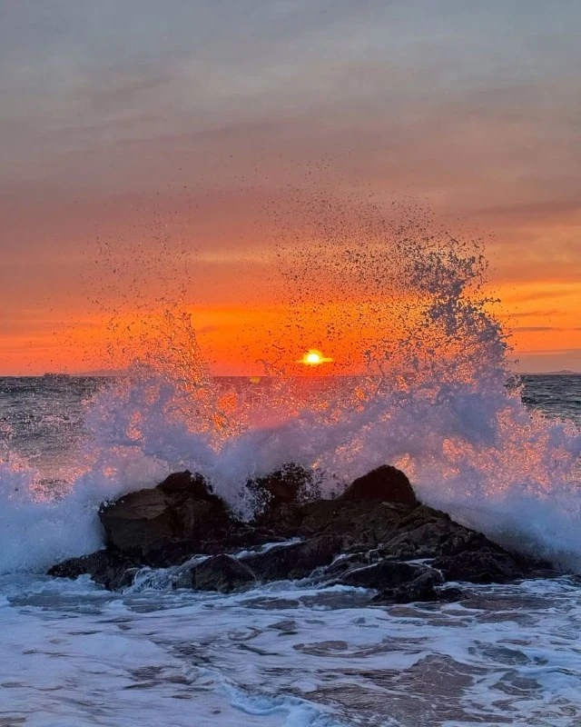 🌅 Закат на пляже Рица
