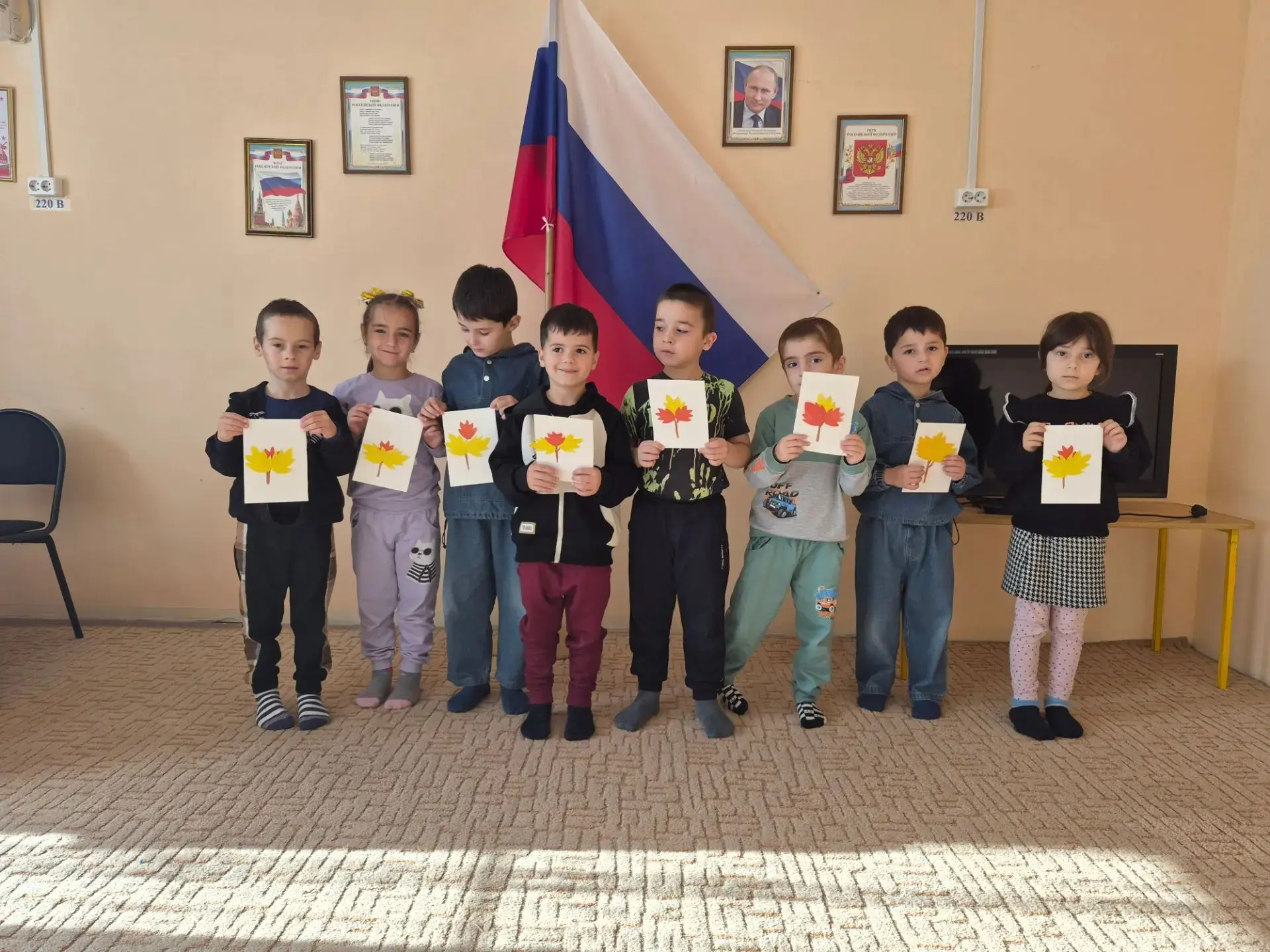 «Осень по-особенному звучит в стенах детского сада: за окном шуршит золотой ковёр из ли...
