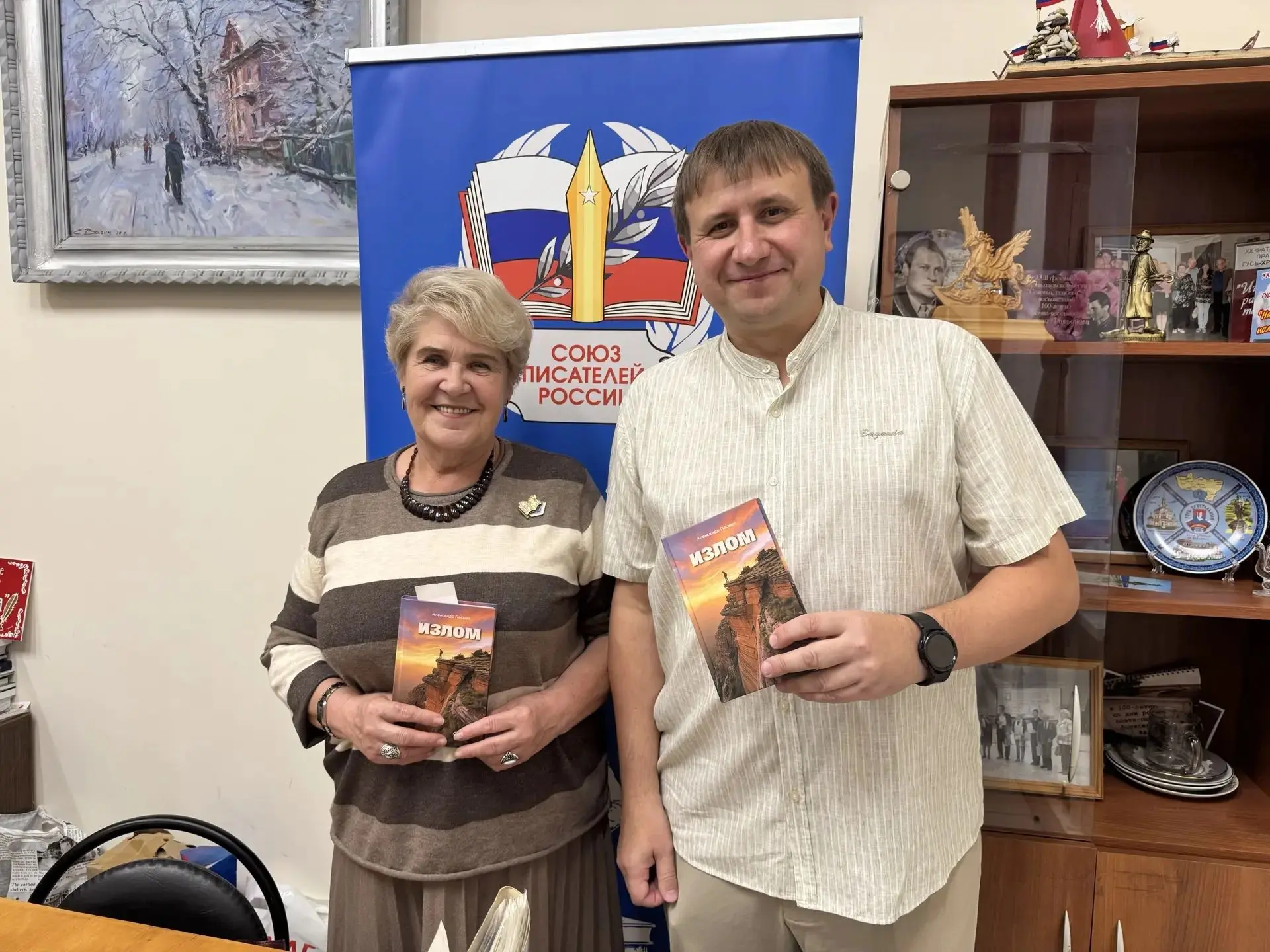 В городском библиотечном центре состоялась презентация книги «Излом» — пятого поэтическ...