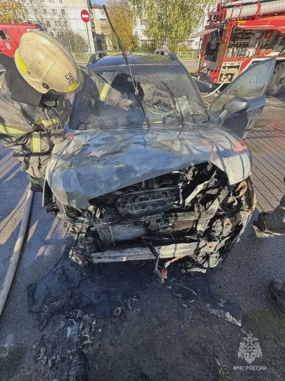 🔥 В Киришах загорелся Subaru