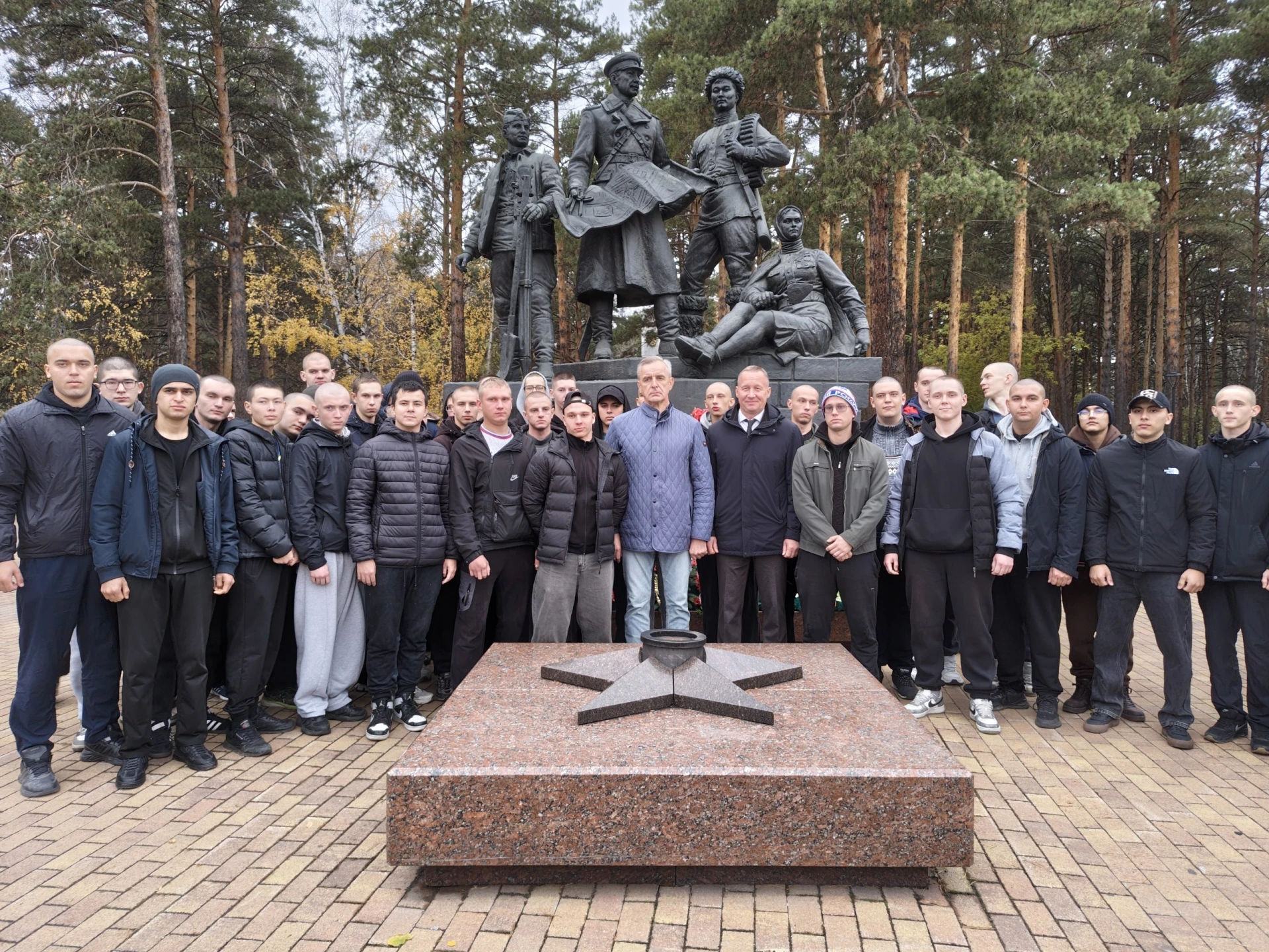 🔹Торжественная отправка молодых людей, призванных на военную службу, состоялась в Анга...