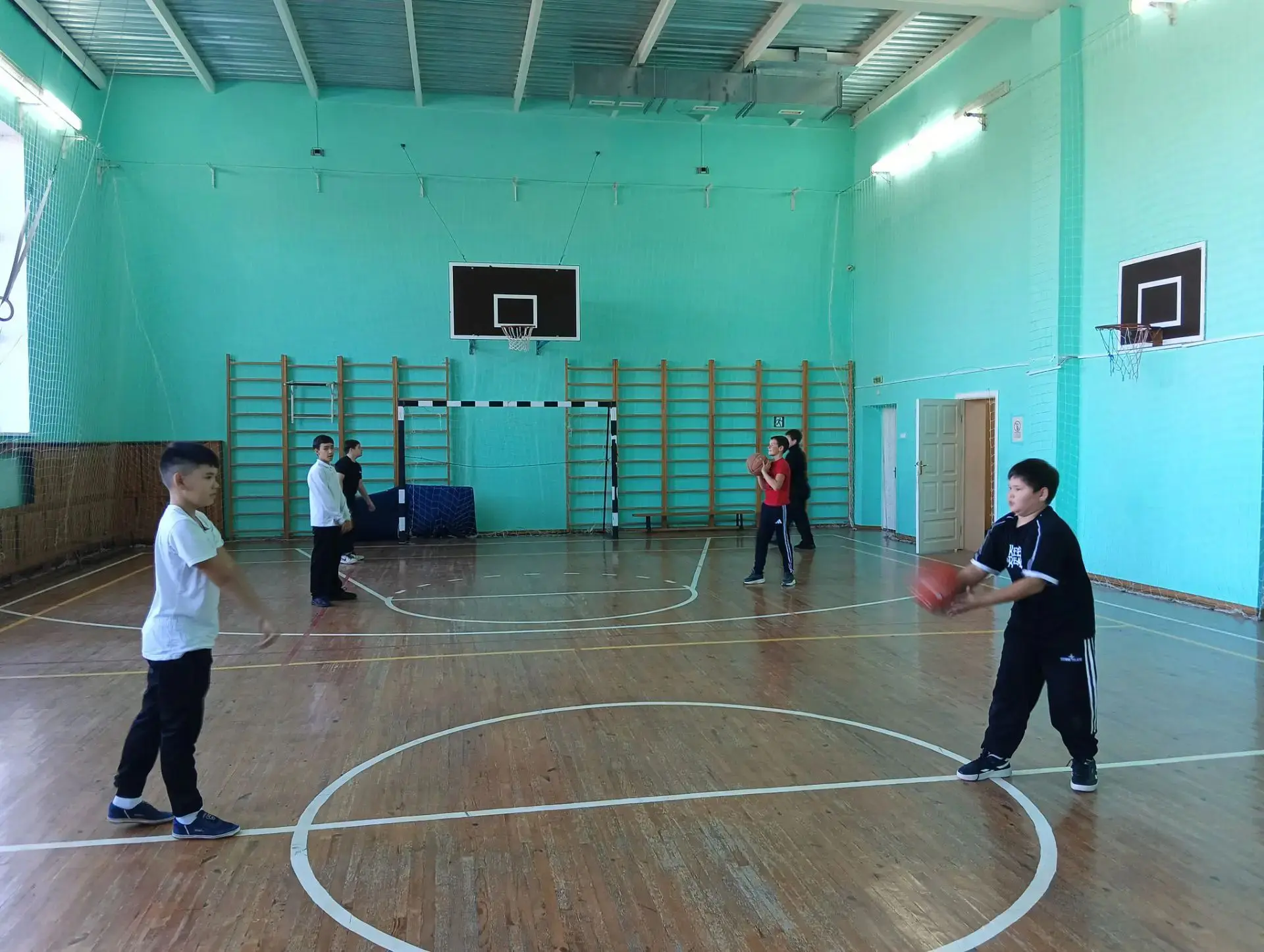 🏀 Сегодня в спортивном клубе «Форвард» прошла секция по баскетболу!