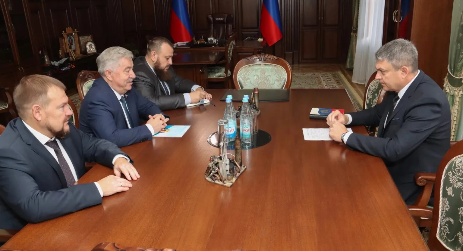 Глава ЛНР и депутаты Госдумы займутся системной работой «на земле»