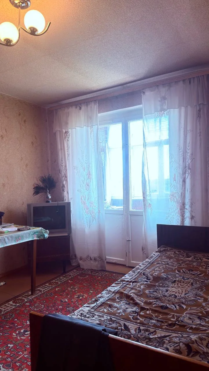 Сдам 3 ком.кв Кировский район, Площадь свободы, стадион Кировец,  этаж 4/5 ул.Кирова. М...