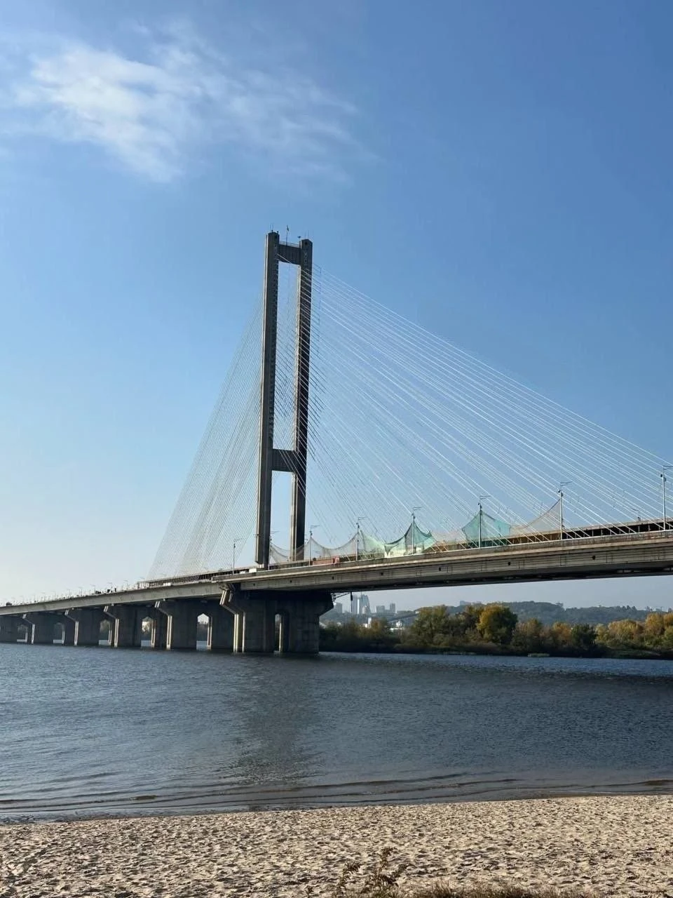 Страна непуганых идиотов. На кадрах ПОТУЖНАЯ защита Южного моста в Киеве. Остальное раз...