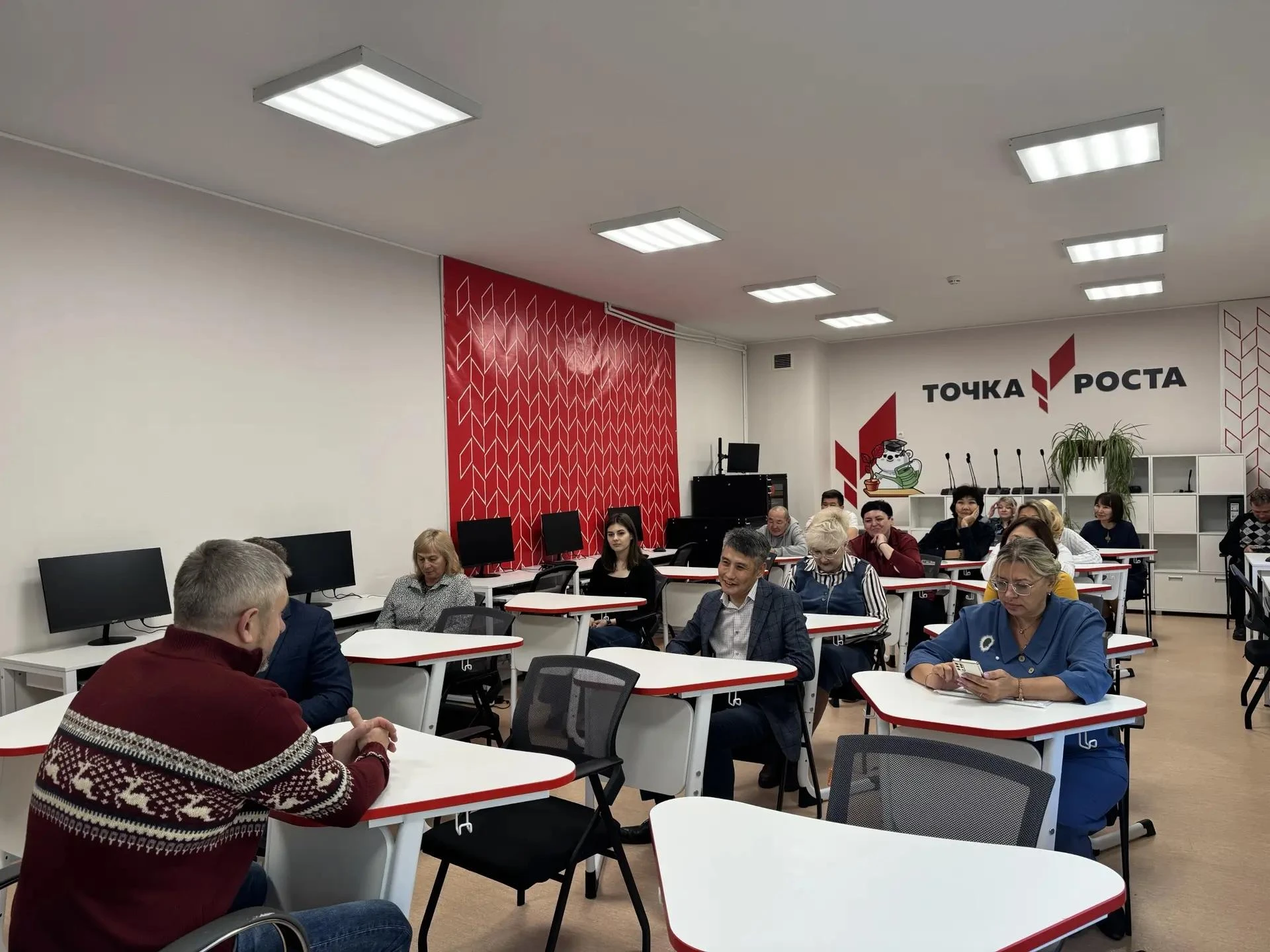 Уважаемые педагоги Чукотки, от всей души поздравляю вас с Днём учителя — праздником тех...