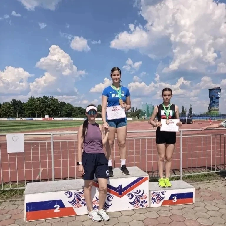 💯 Гордость школы: Ксения Курганская — победитель первенства области по лёгкой атлетике!🏆