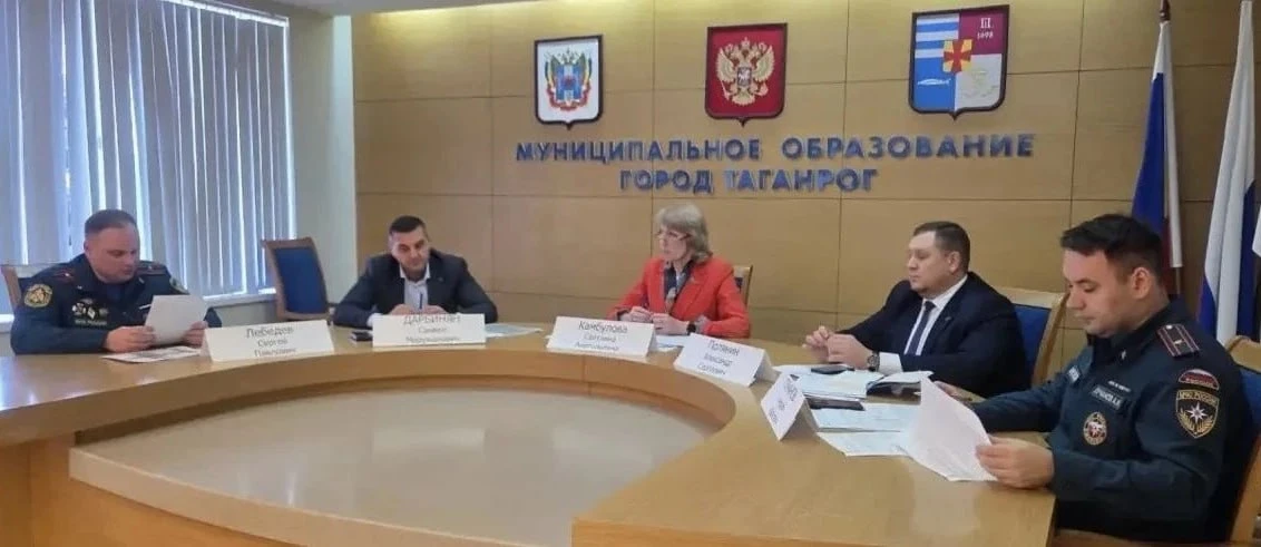 В Таганроге поручили создать штаб по борьбе со снегом и гололёдом