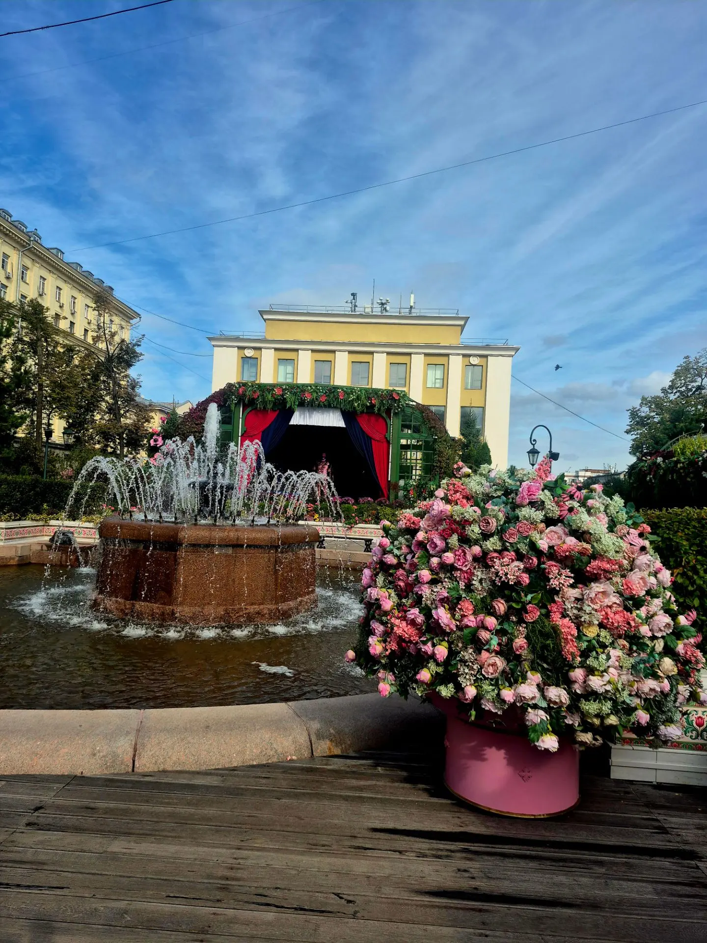 За окном серость, и я листаю галерею в поисках тепла 🍂