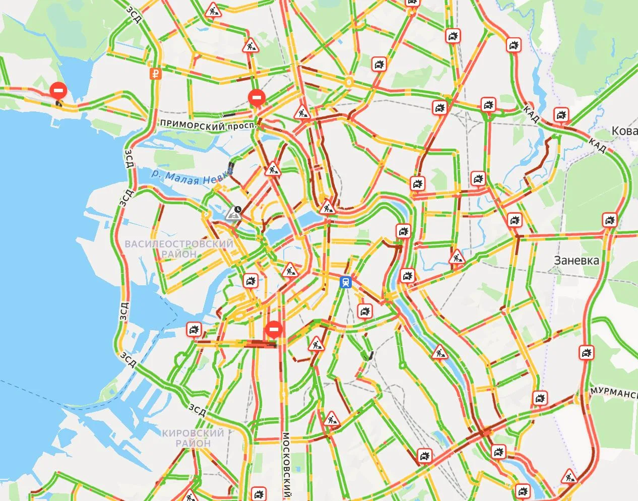 В мощных пробках стоит Петербург